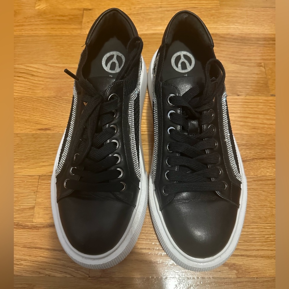 Wishbone Collection Stylish Black and White Women's Sneakers